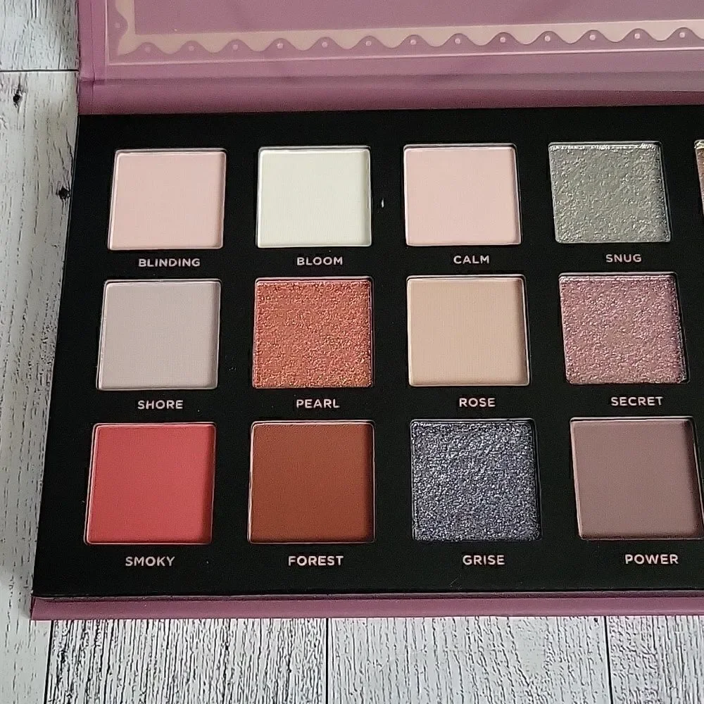 Ace Beaute Smokey Roses Eyeshadow Palette